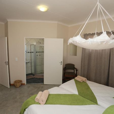 Orange House Self Catering Apartment เอาส์ ภายนอก รูปภาพ