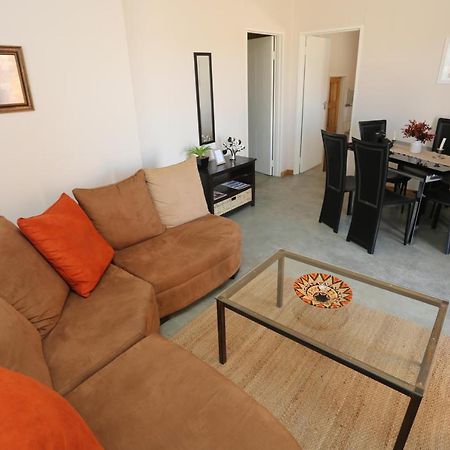 Orange House Self Catering Apartment เอาส์ ภายนอก รูปภาพ